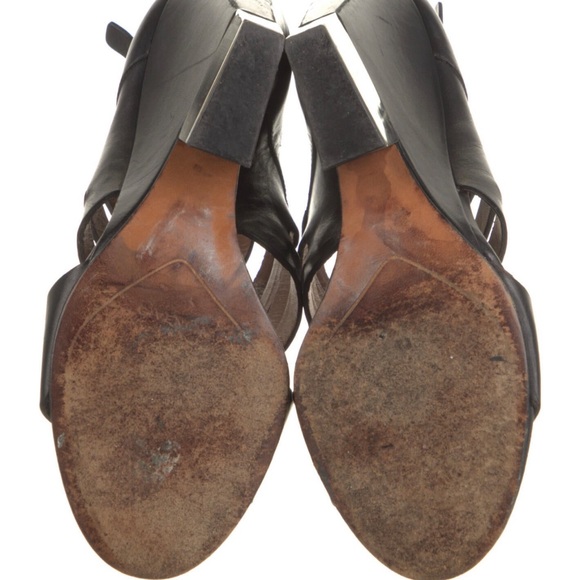 Givenchy
Leather Gladiator Sandals - Picture 5 of 5